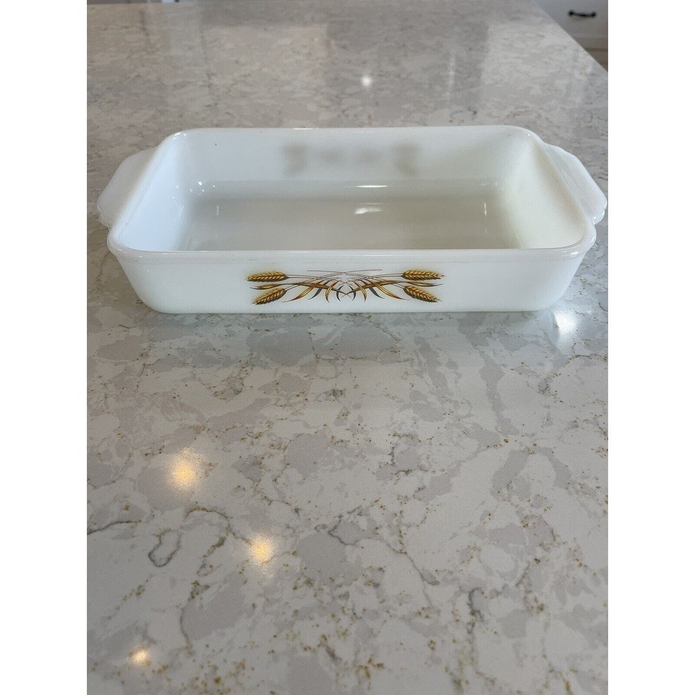 VINTAGE  Anchor Hocking Golden Wheat 1.5 Qt Casserole Dish Fire King #410